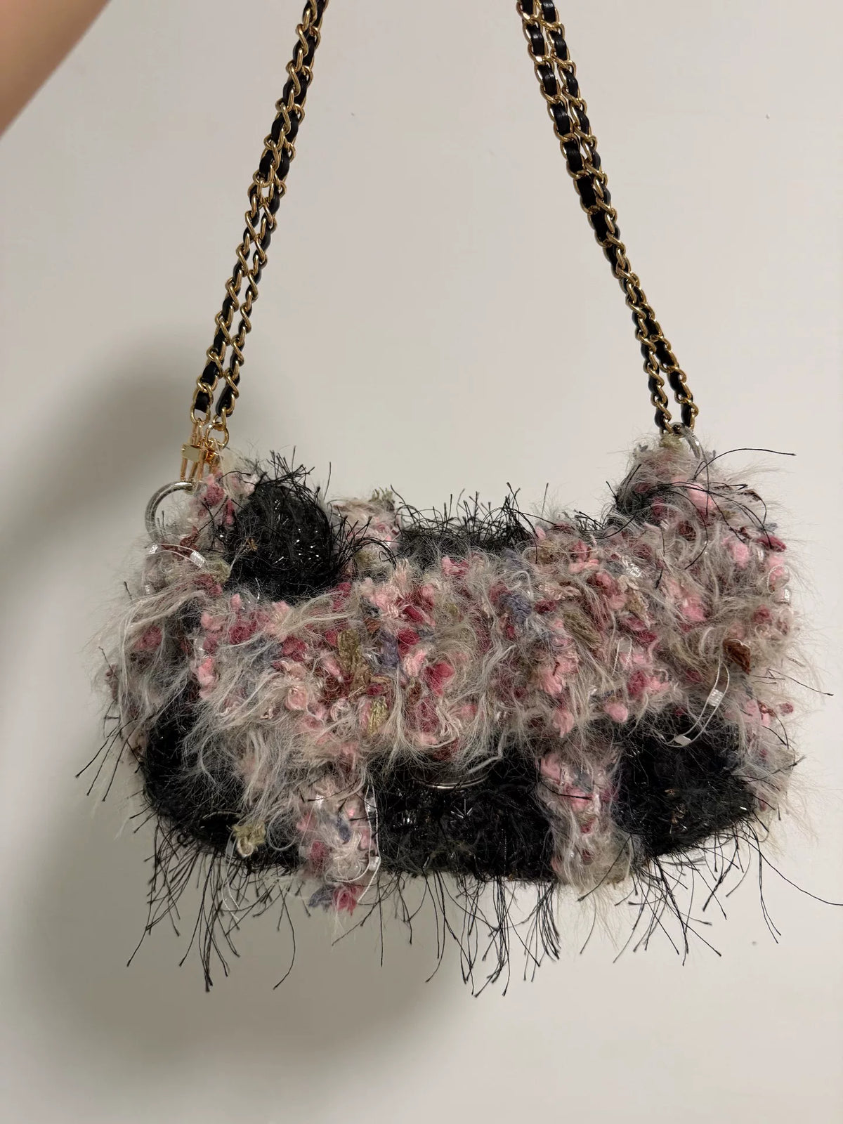 Schultertasche aus handgemischtem Garn