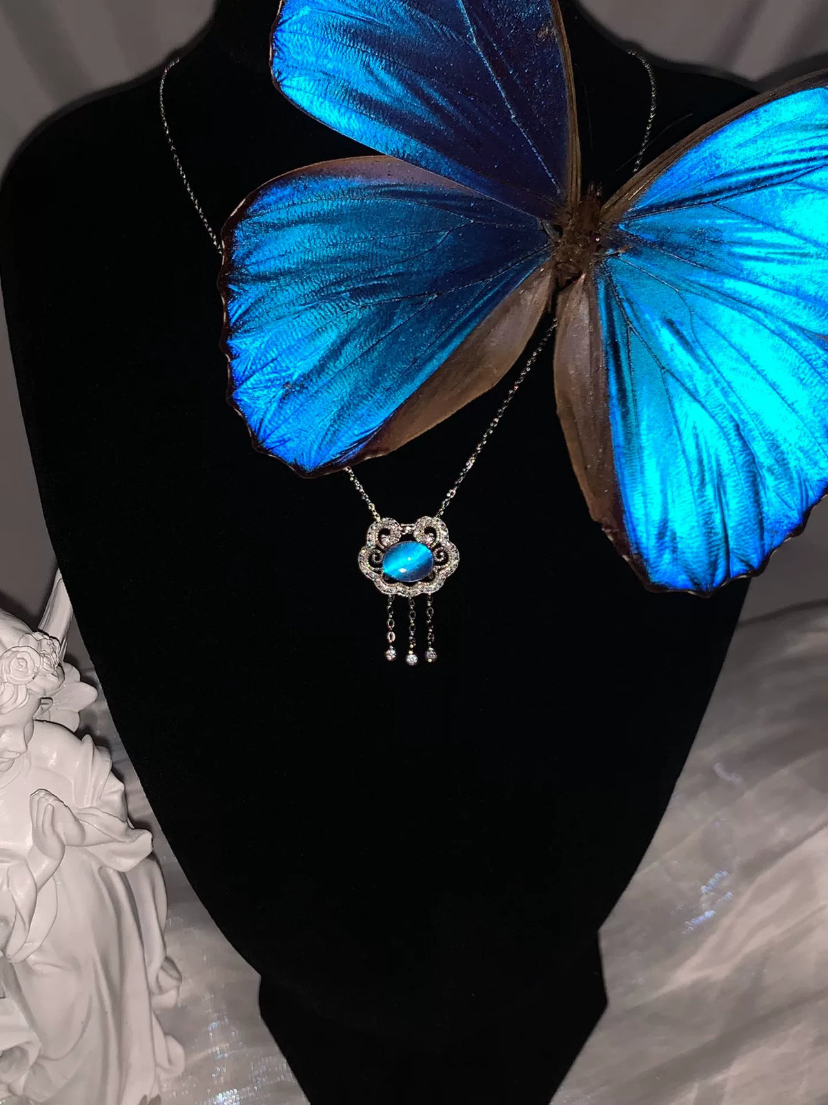 S925 Silber Schmetterlingshalskette mit blauem Kristall-Anhänger