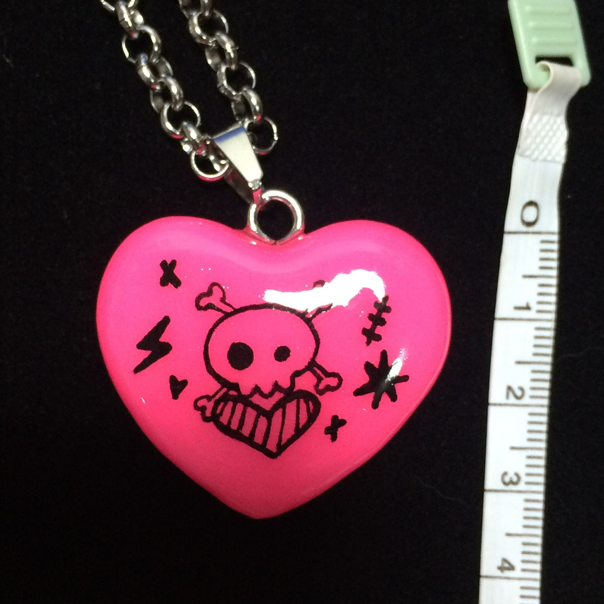 Collar de corazón rosa de arcilla polimérica