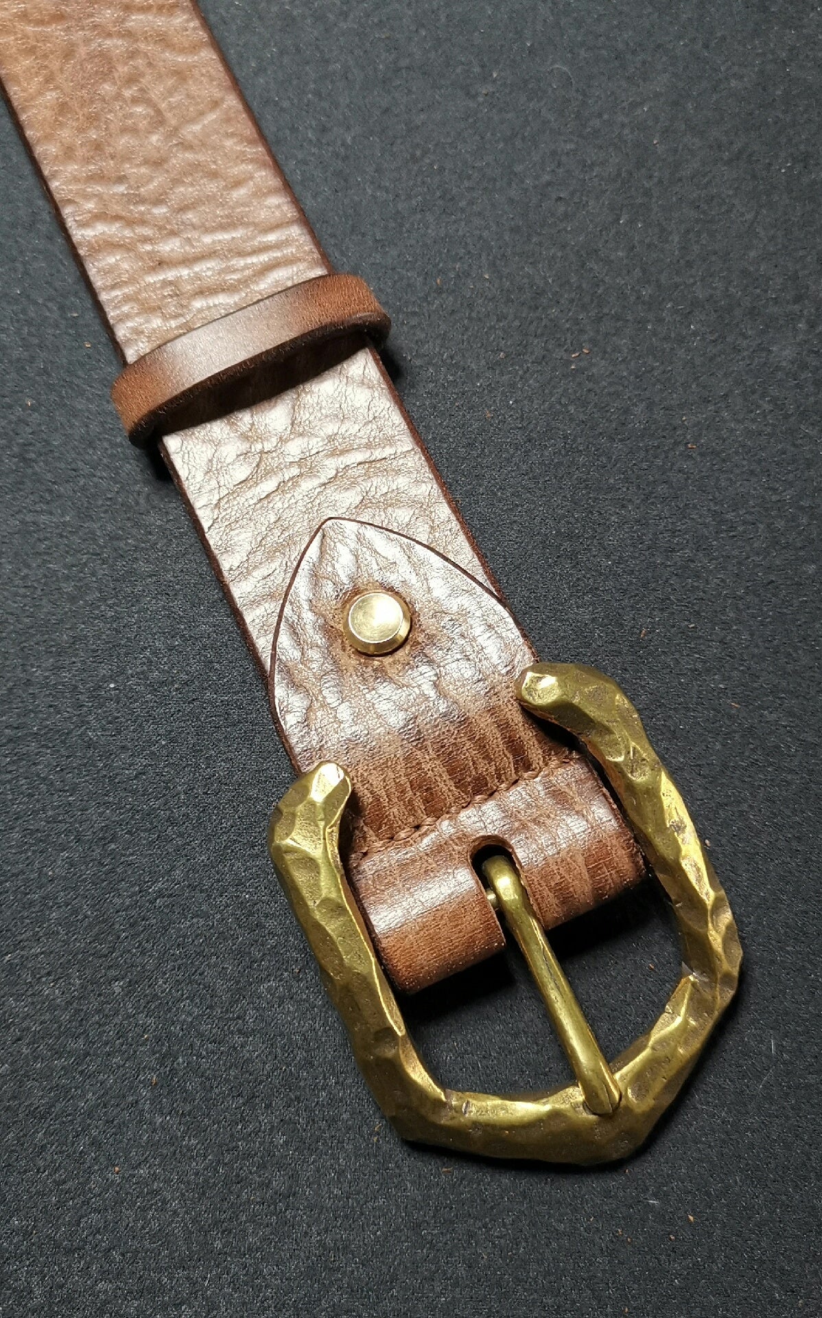 Ceinture en cuir tanné au végétal avec boucle en laiton