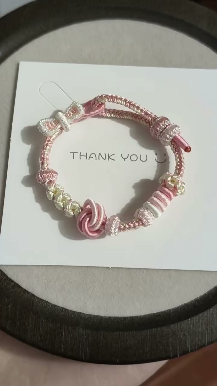 Pulseira Artesanal com Gradiente Rosa e Branco e Laço