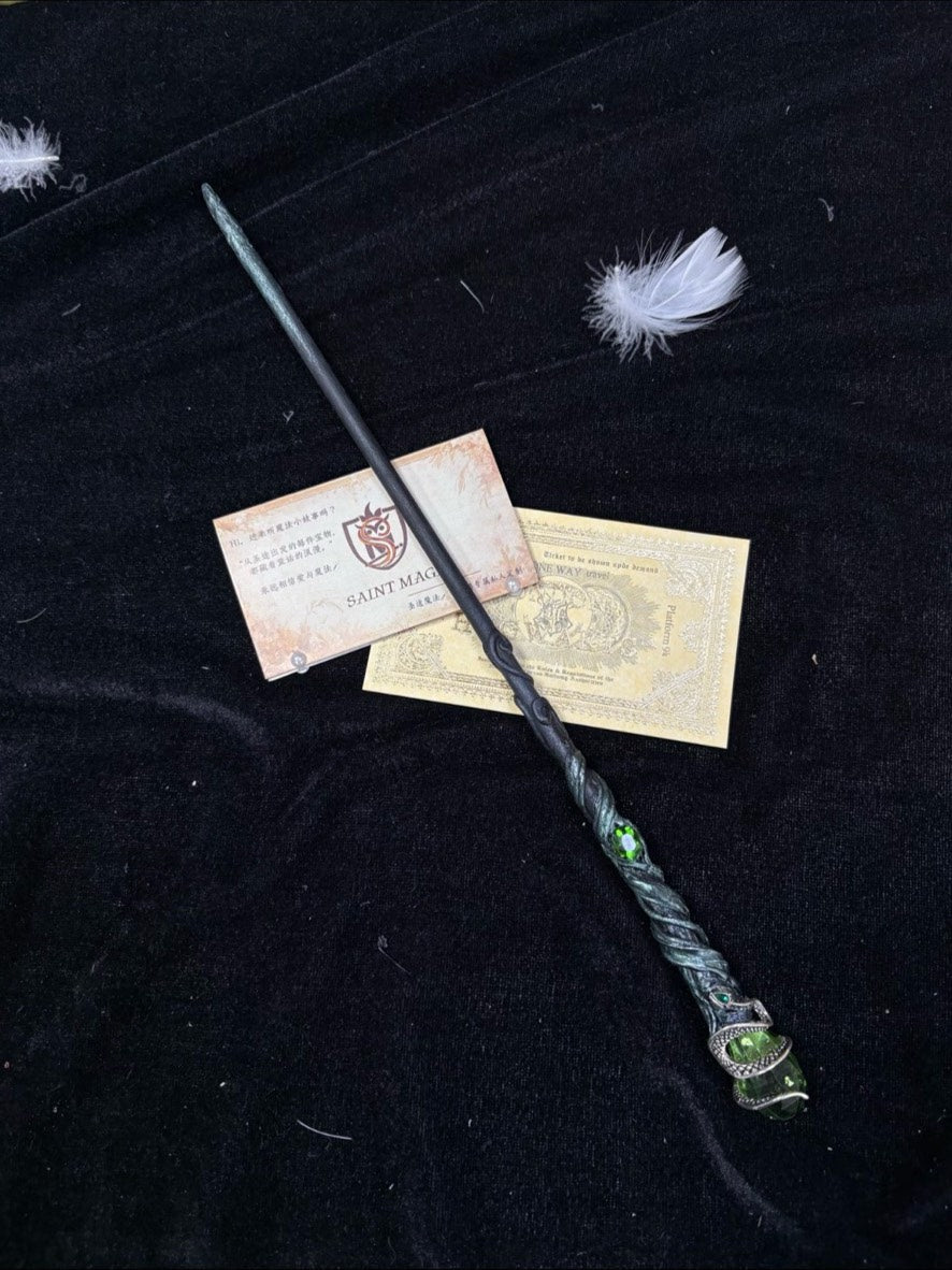 Handgefertigter Zauberstab aus Birkenholz im Slytherin-Stil