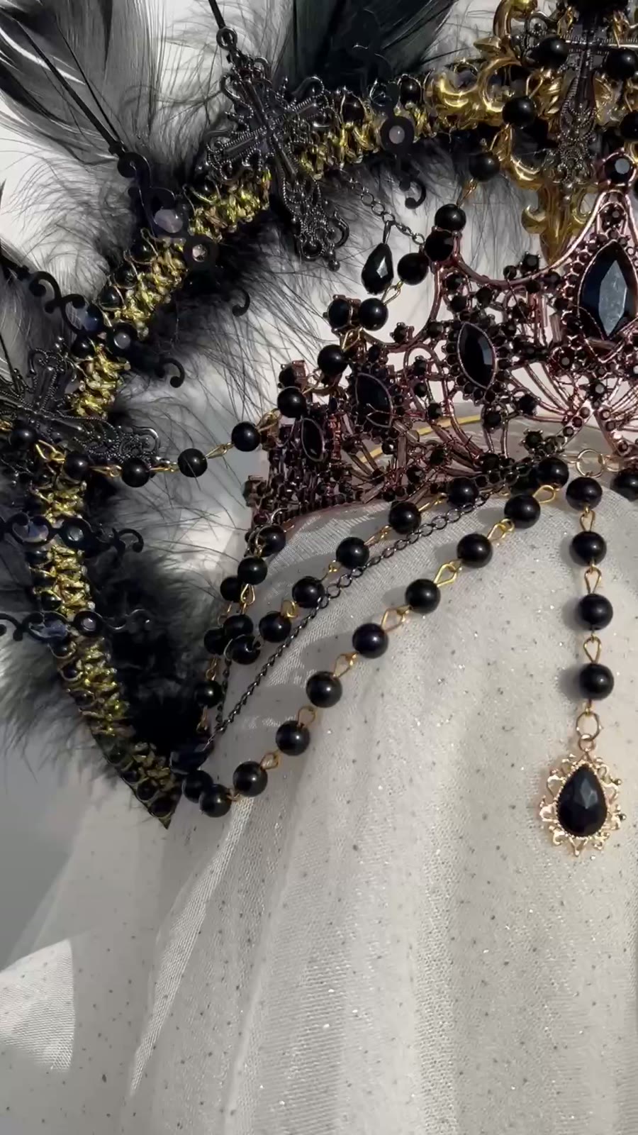 Zwart-gouden Geerde Halo-kroon met Tiara