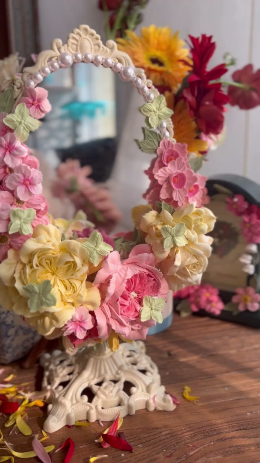 Oval Clay Flower Decor Mirror