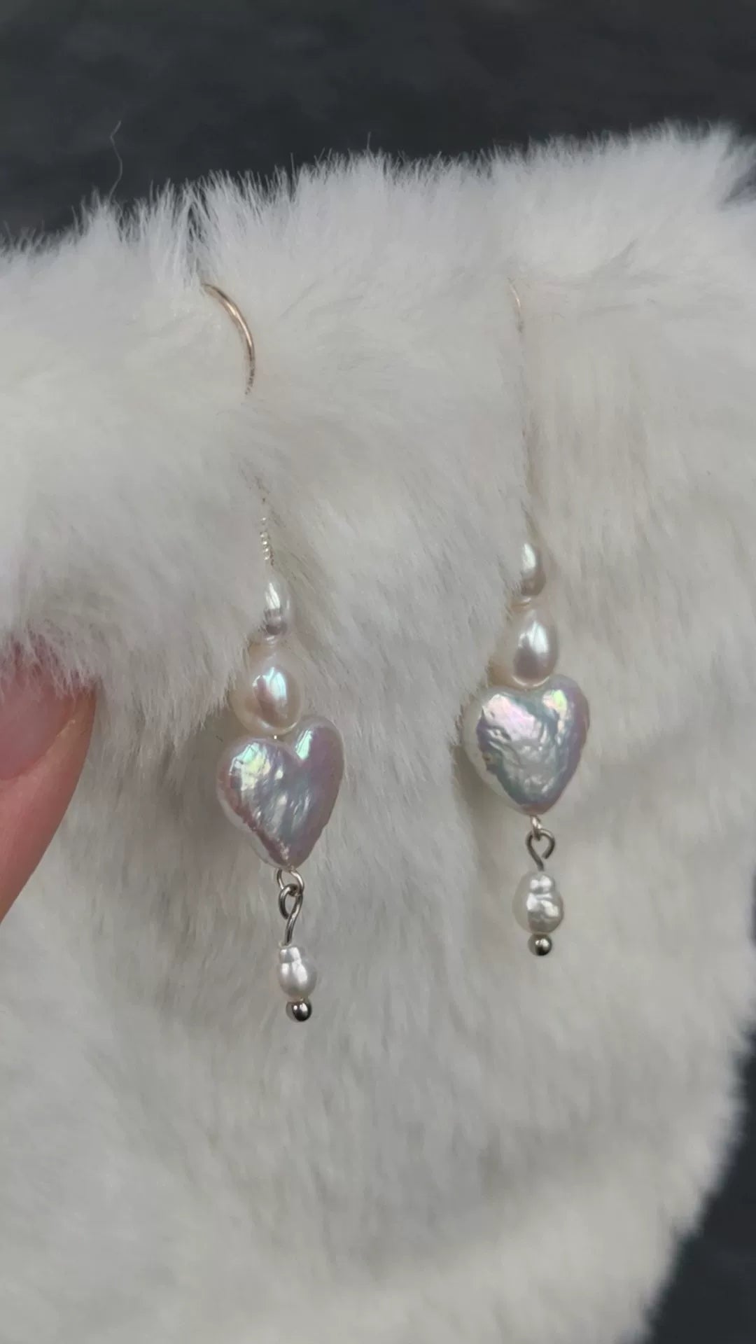 Pendientes de perlas de agua dulce en forma de corazón