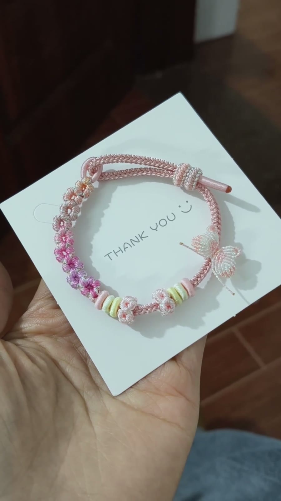 ハンドメイド ピンクグラデーション 編みコードブレスレット