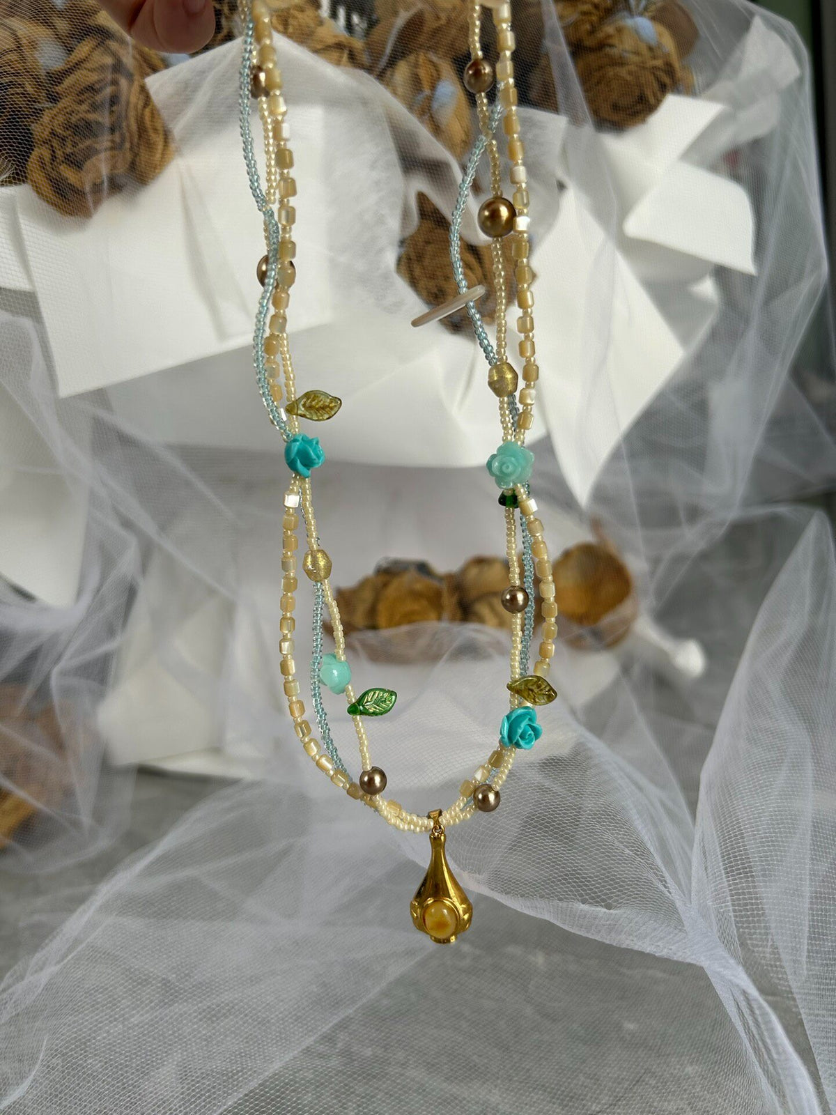 Collana Multistrato con Perline Ceche e Pendente Vaso Smaltato