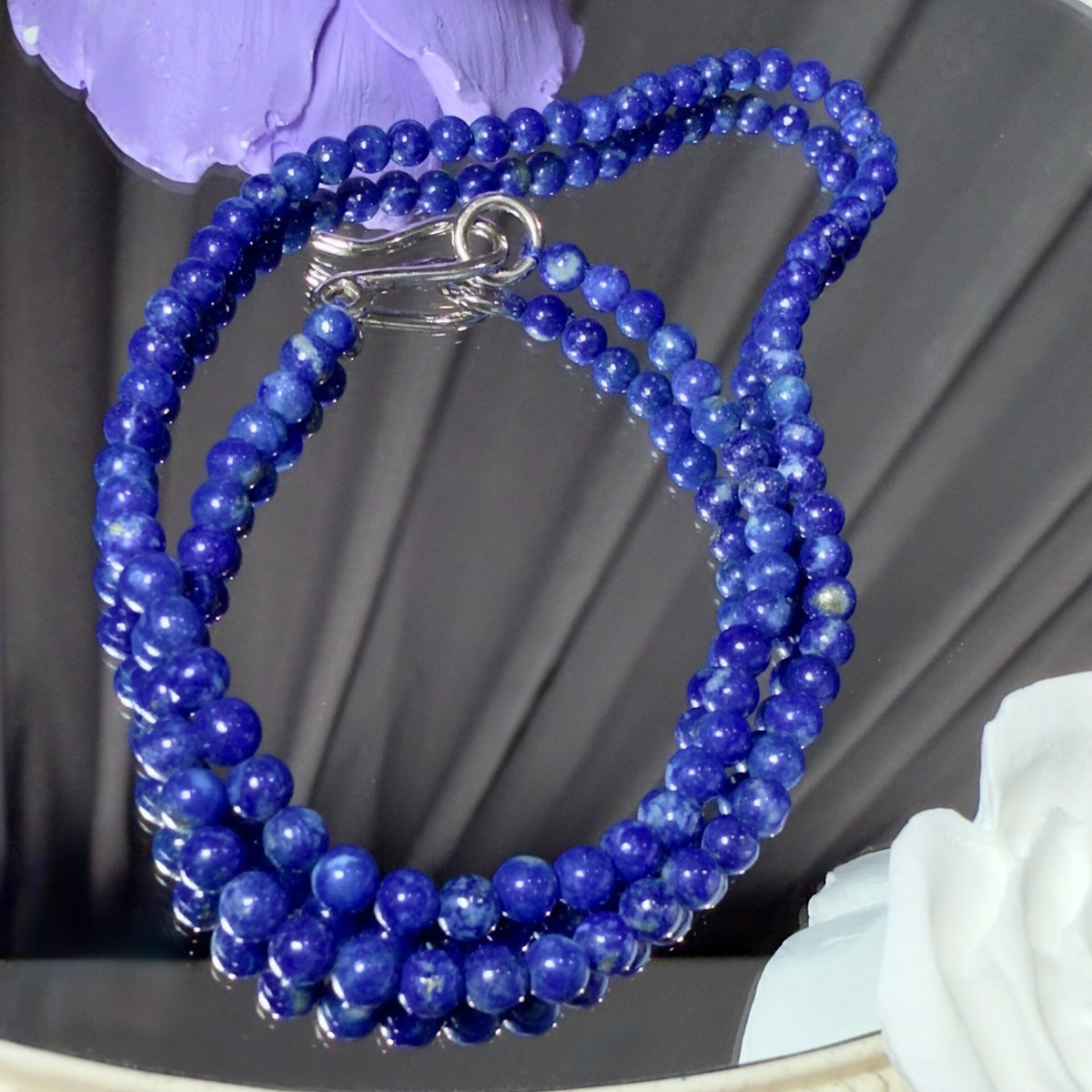Naturligt halsband med lapis lazuli-pärlor i 925 silver
