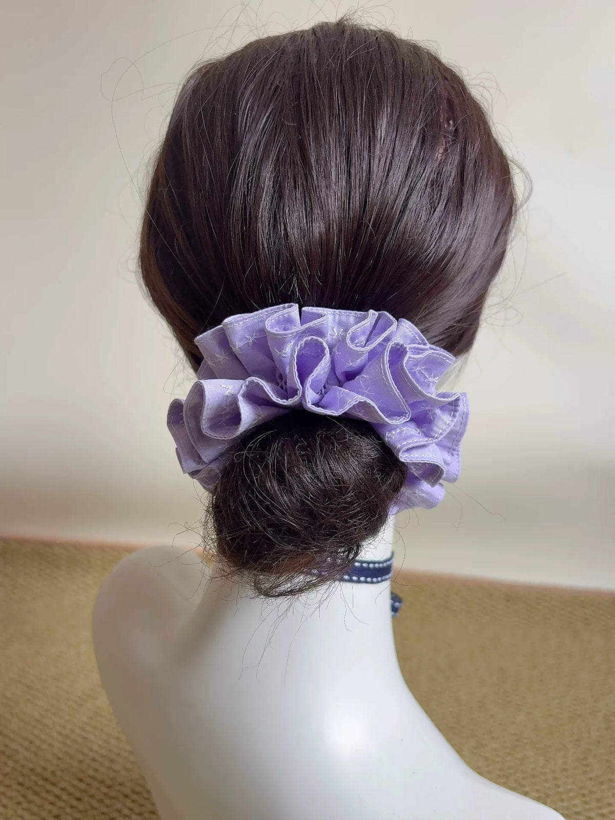 Scrunchie doppio lavanda con stella a sei punte ricamata