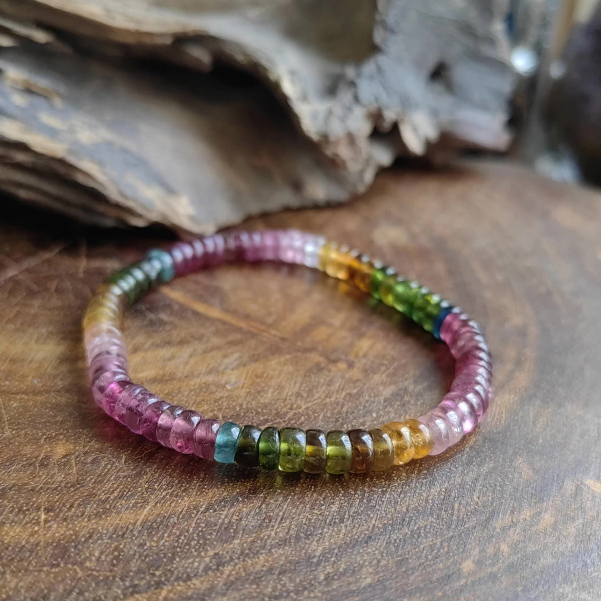 Armband mit natürlichem Regenbogen-Tourmalin-Rondellen