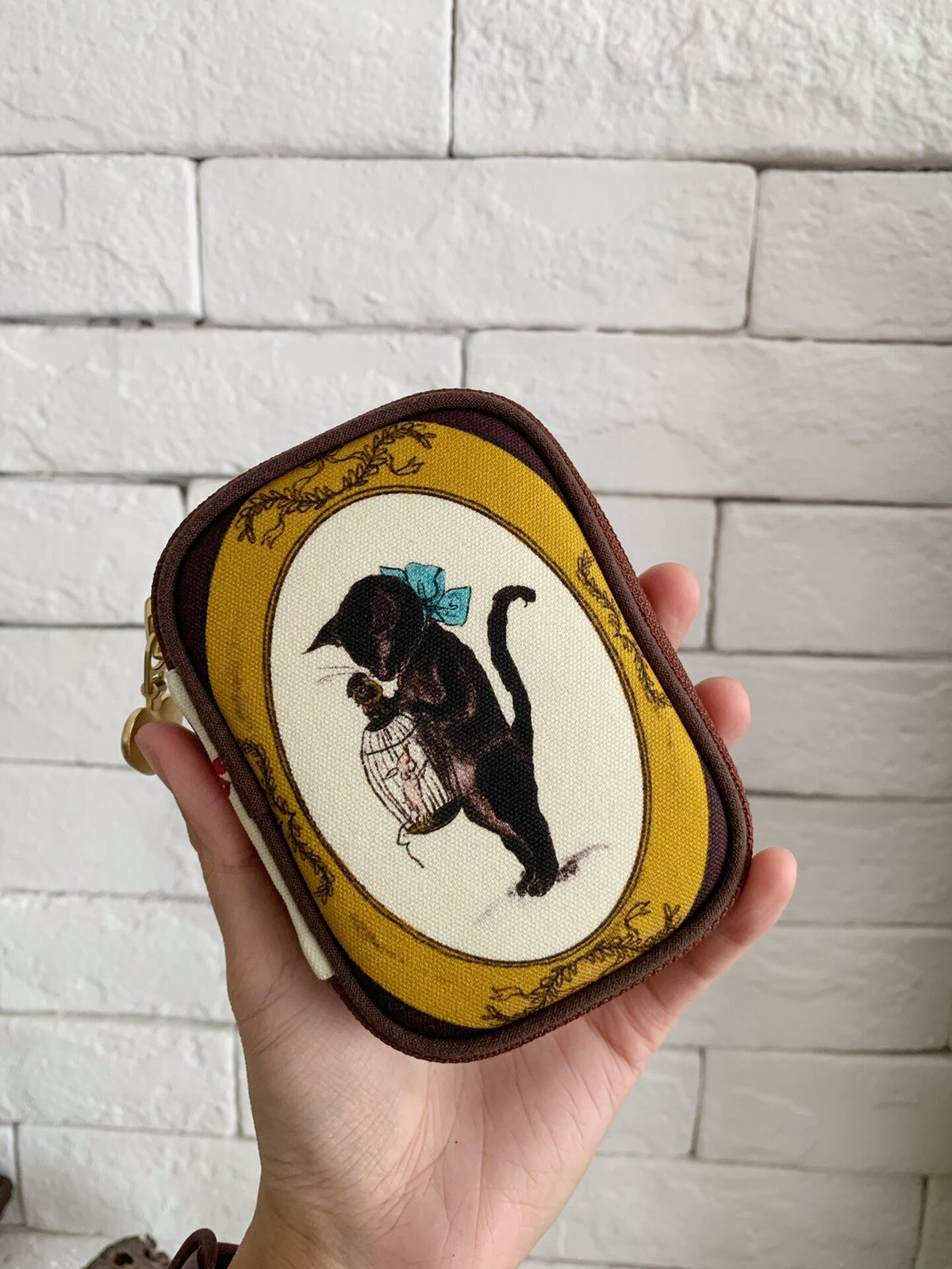 Vintage Cat Print Book Style Zippered Case