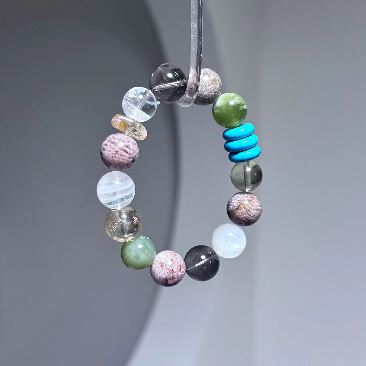 Bracciale con perline in pietre miste