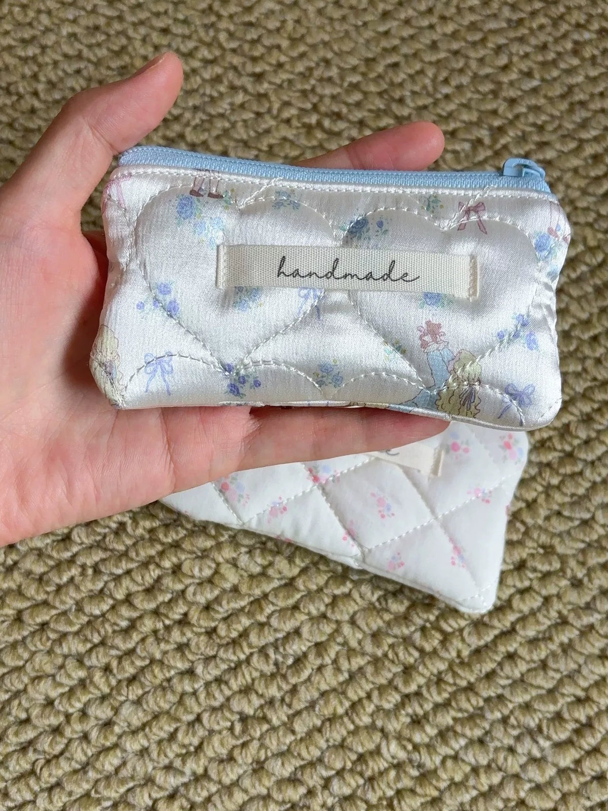 Estuche acolchado hecho a mano para hilo dental