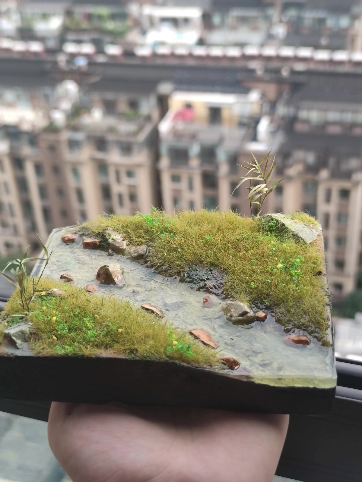 Base de diorama con arroyo a escala 1:64