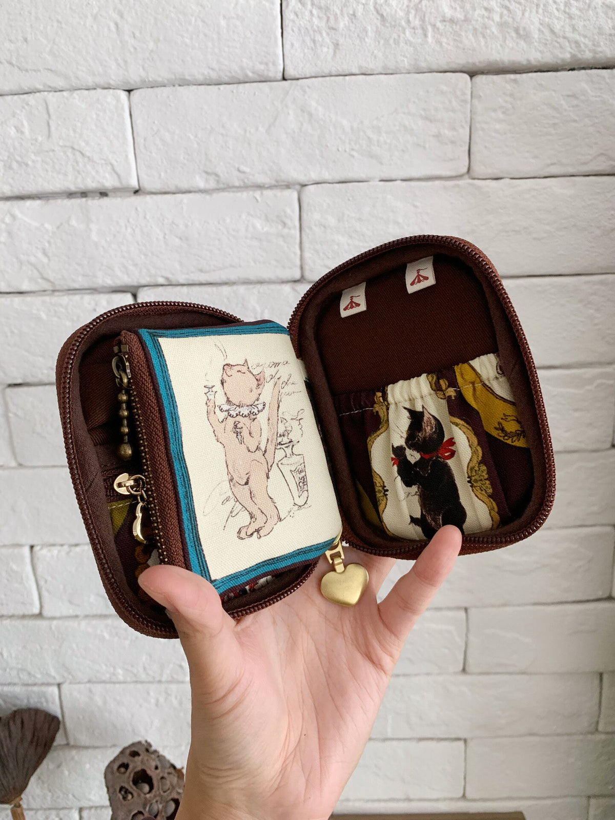 Vintage Cat Print Book Style Zippered Case