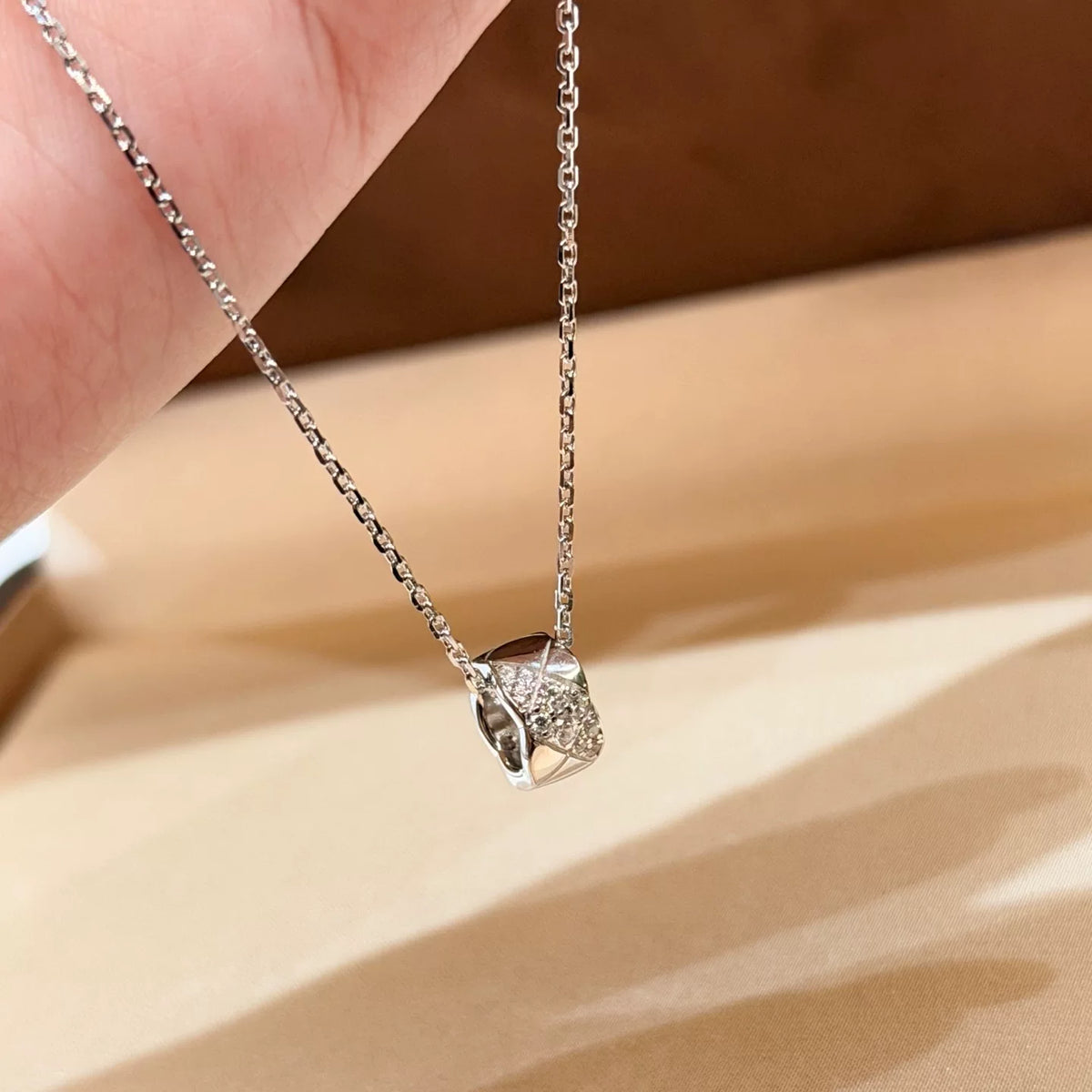 Colar de Prata S925 Rhombus e Metade Diamante