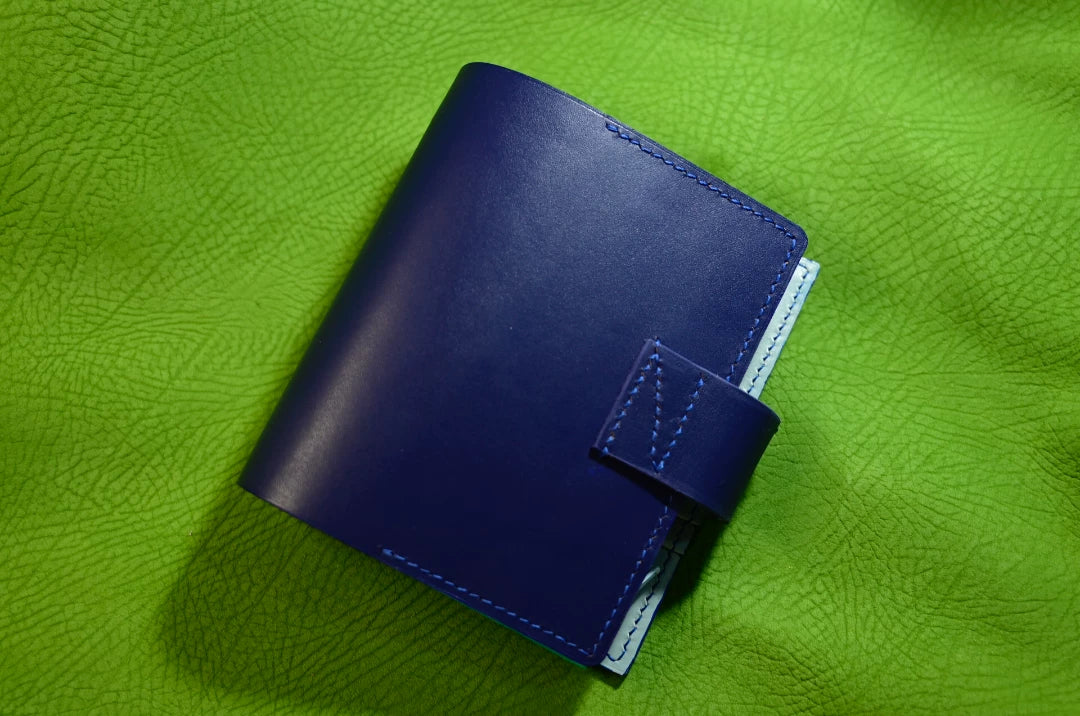 Capa de Agenda de Fichário em Couro Azul Marinho