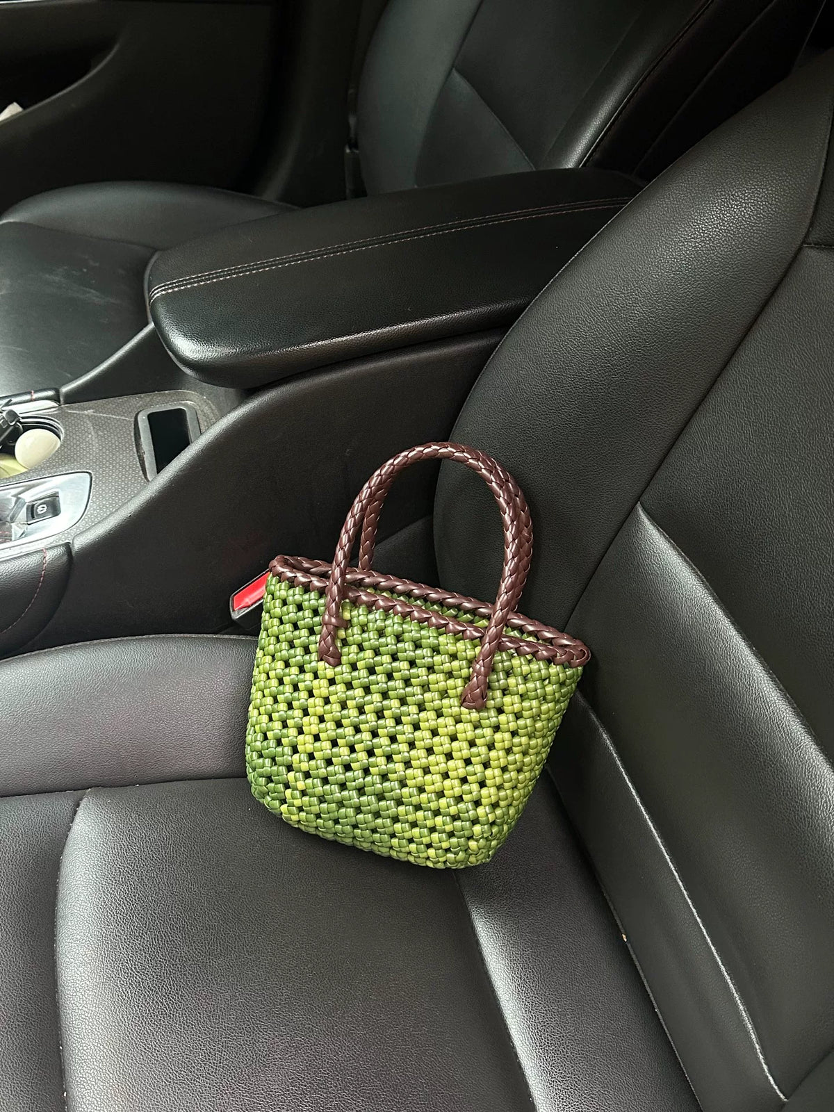 Bolsa de Vime em Gradiente Verde Tecida à Mão