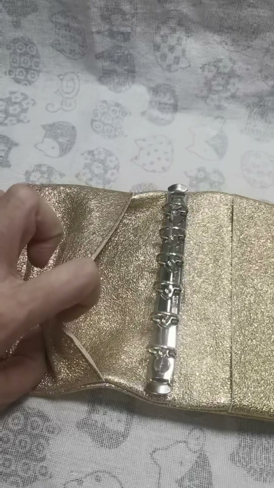 Funda para Agenda A7 en Piel de Cordero Dorado Metálico con Seis Anillos