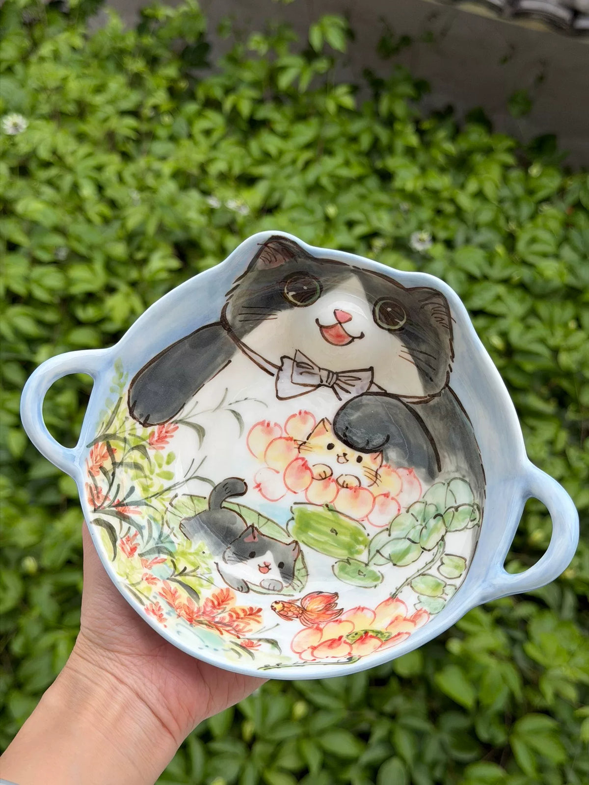 Handbemalter Keramikteller aus Jingdezhen mit Henkeln