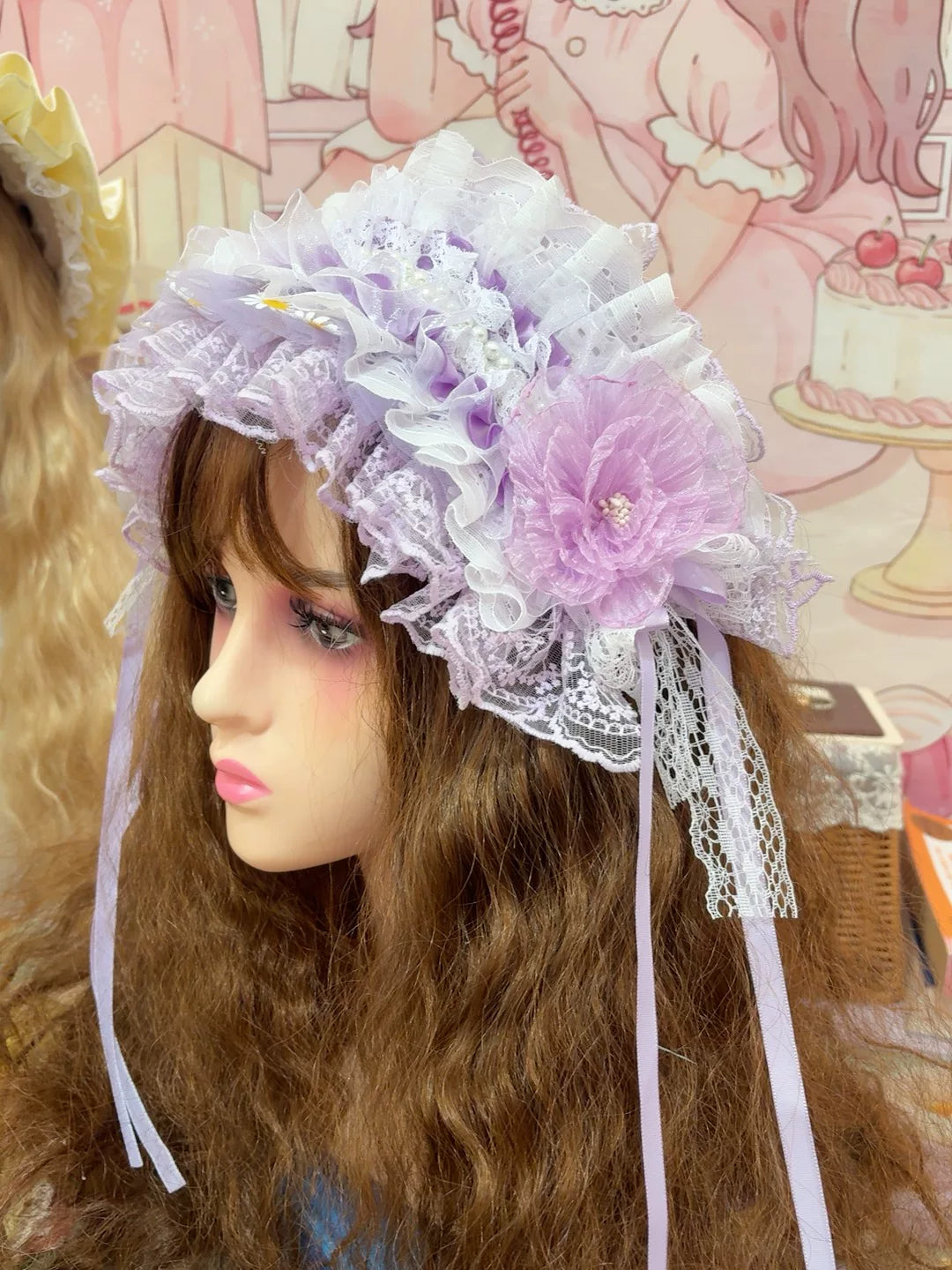 Diadema Lolita con Encaje, Perlas y Flores en Lavanda