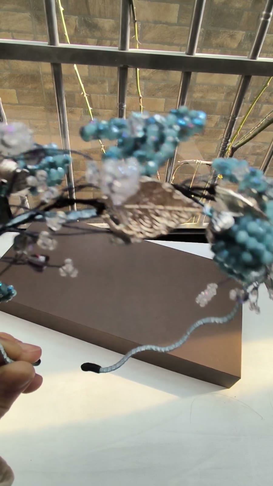 Bandeau fleuri en cristal bleu fait main