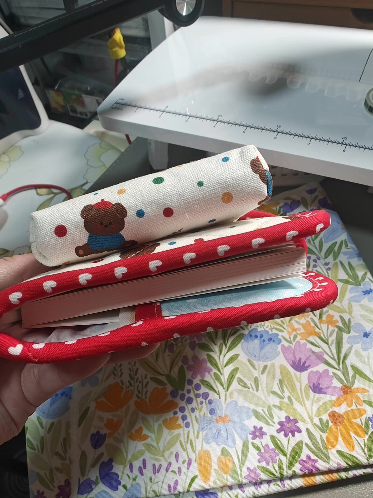 Funda acolchada para cuaderno A6 con tela de ositos