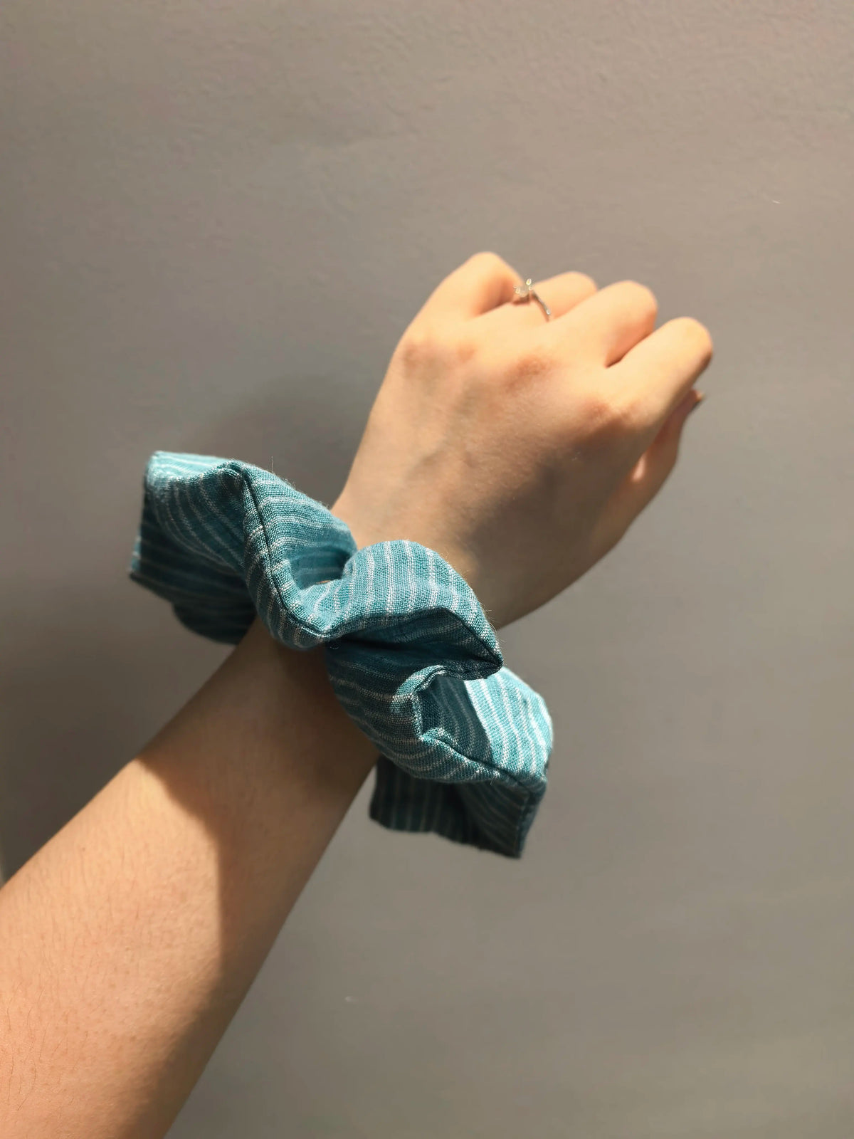 Elastico in lino a righe blu