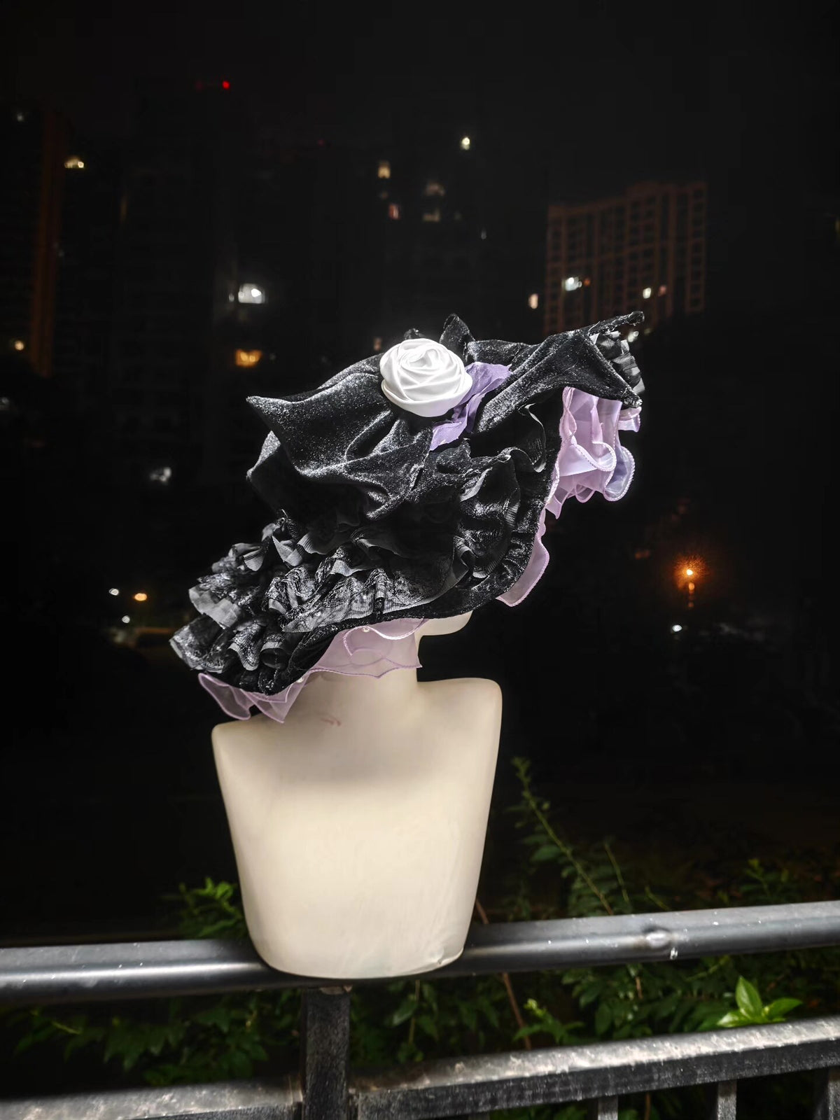 Cappello Gothic Lolita a Tesa Larga con Rosa Bianca