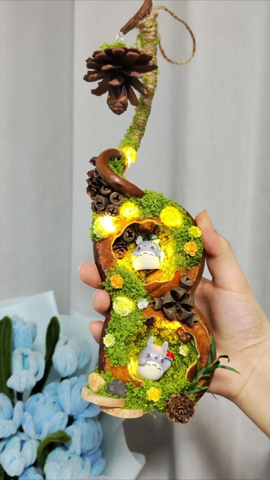 Ornement en gousse d'Entada artisanal avec mousse