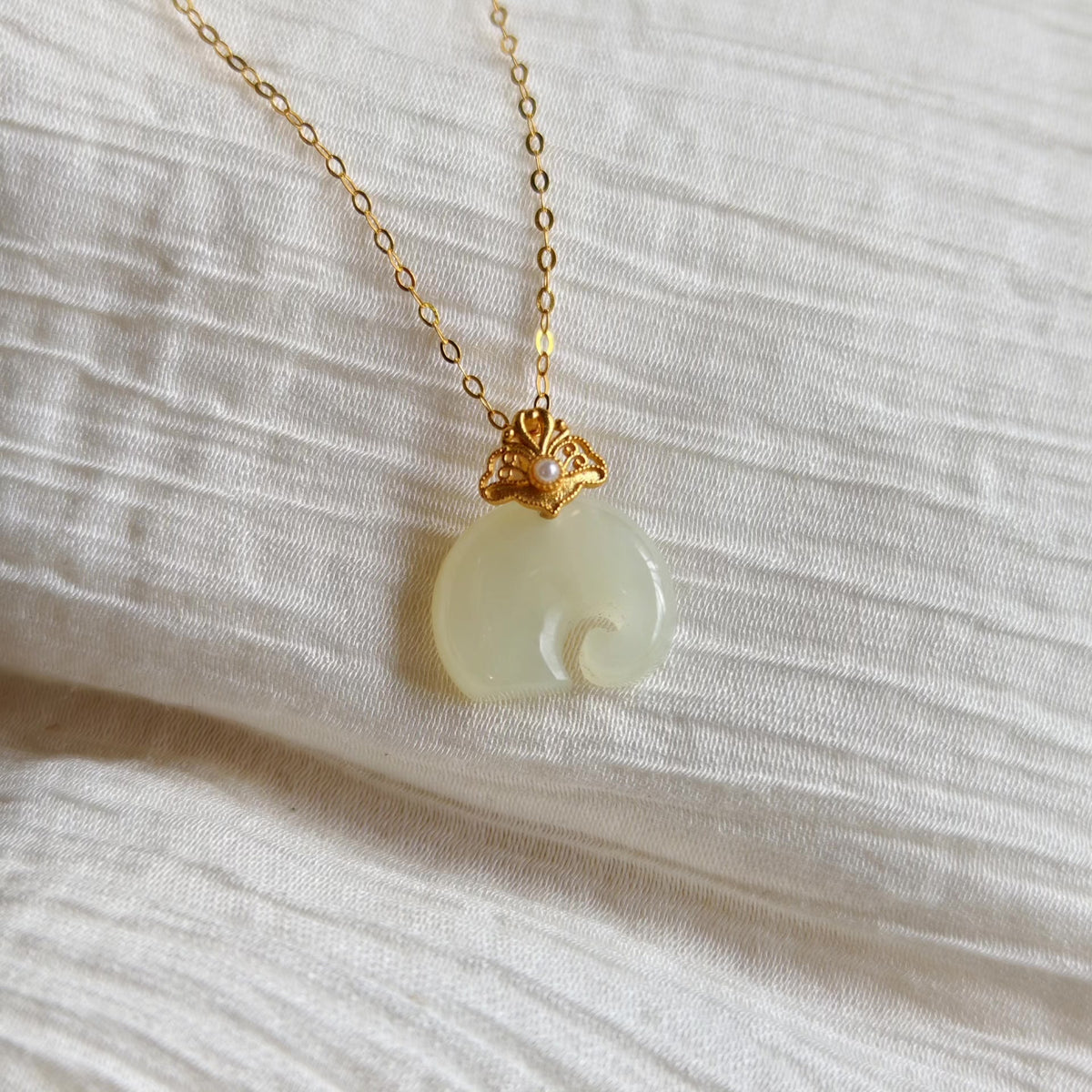 Hetian-Jade Elefanten-Anhänger mit Silberöse