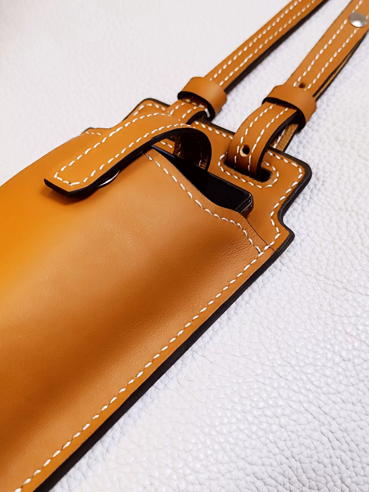 Pochette de téléphone en cuir de veau Zermatt bandoulière