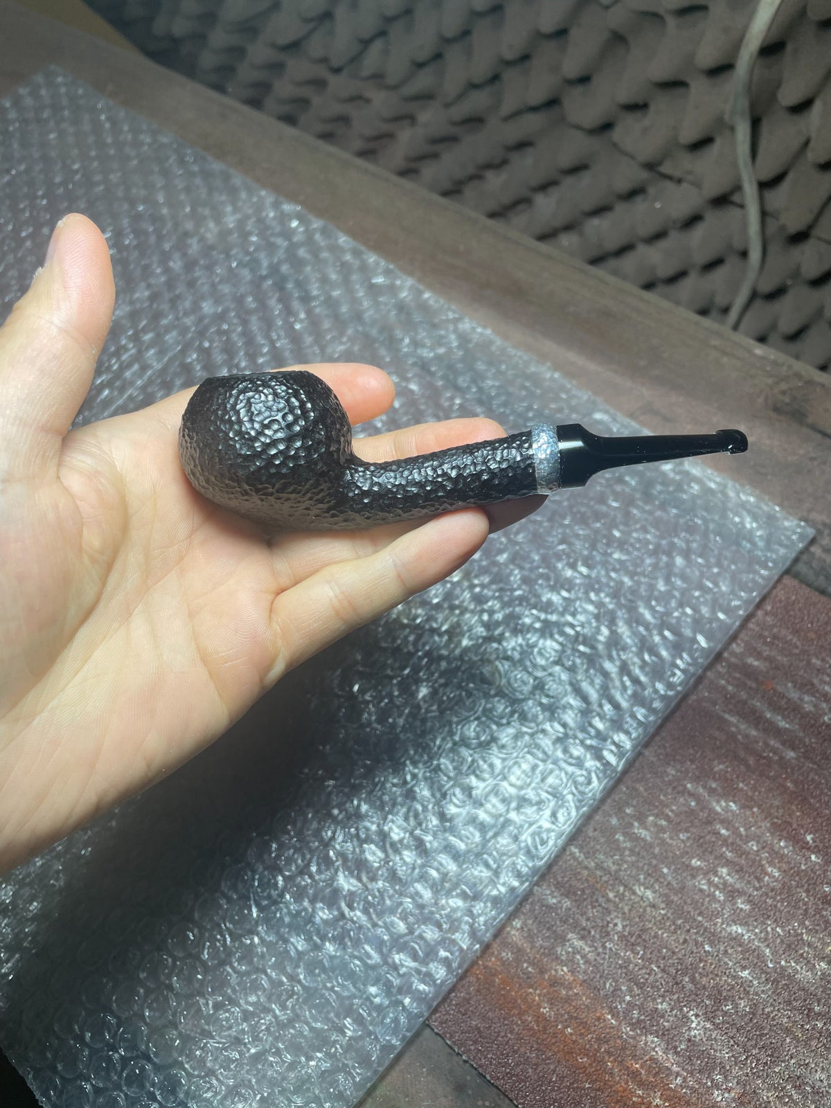 Pipa da fumo in ebano con finitura rusticata