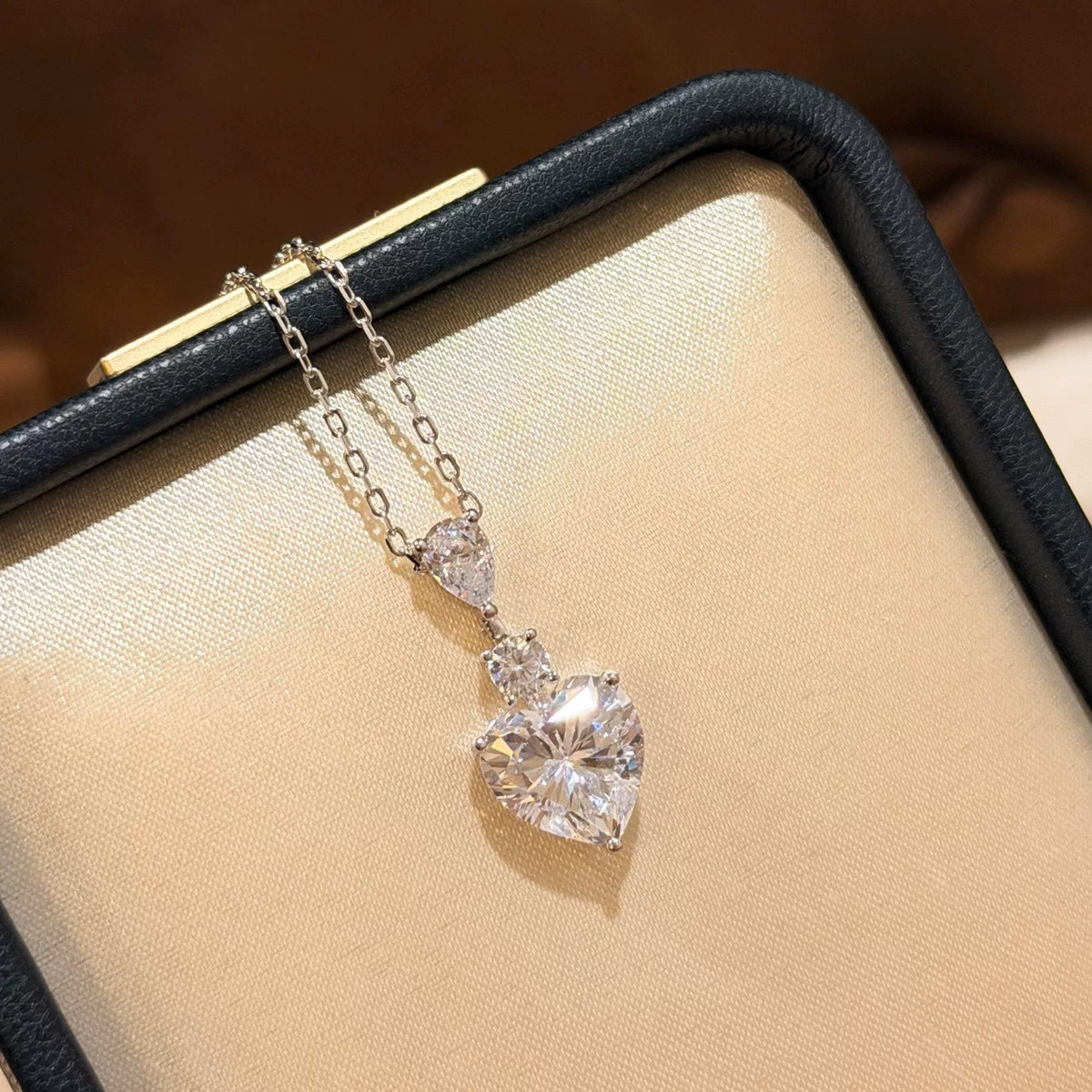 Collana in Argento S925 con Cuore e Nappa a Goccia