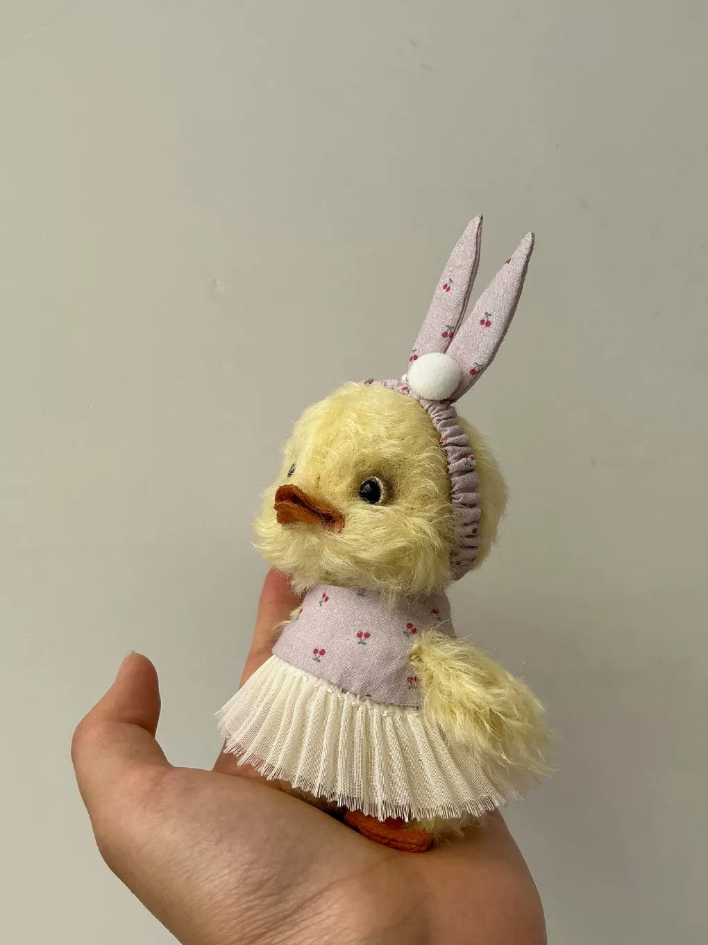 Figura de patito de peluche de mohair hecho a mano 9 cm
