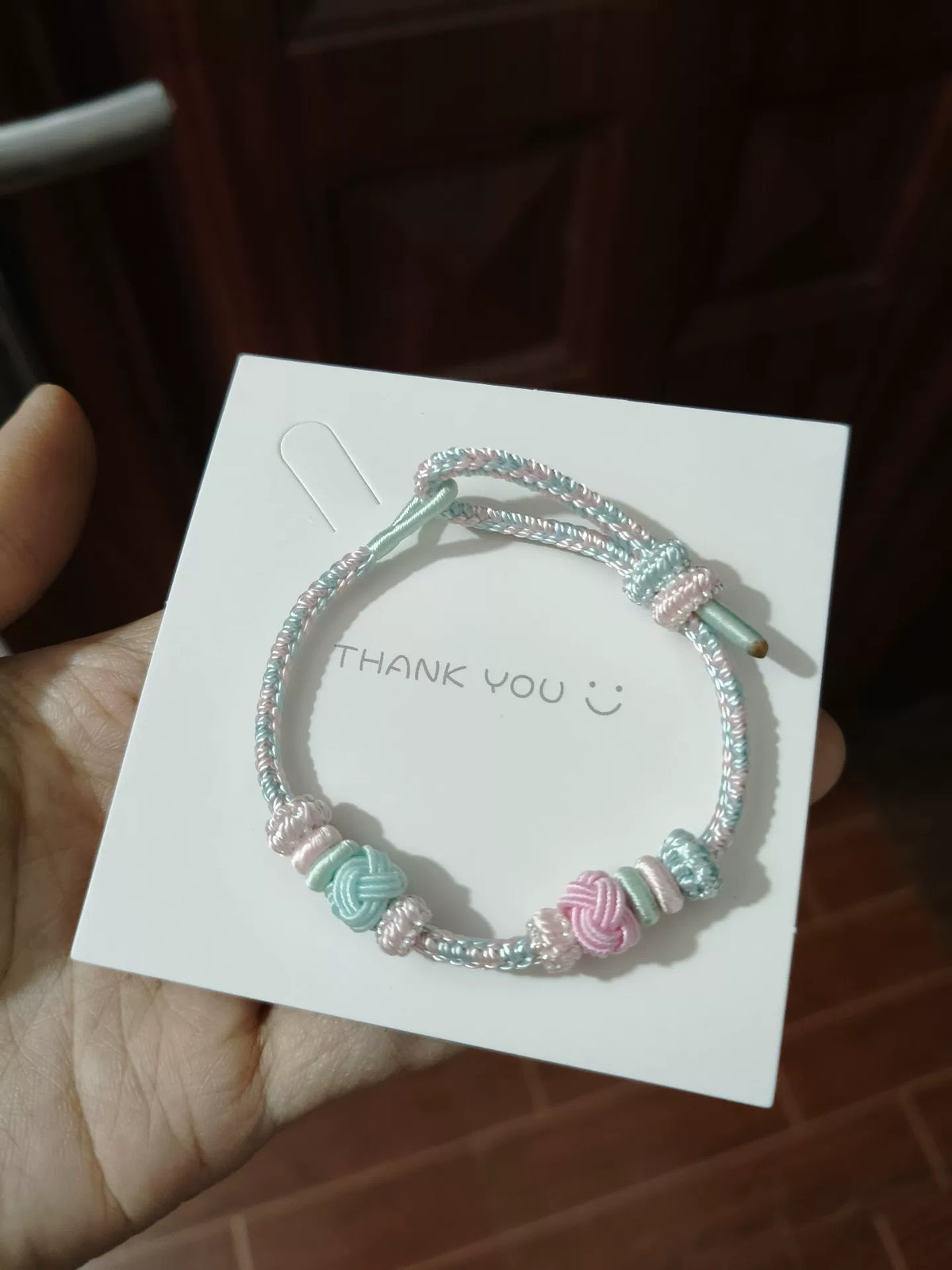 Pulsera de cordón en degradado rosa y menta tejida a mano