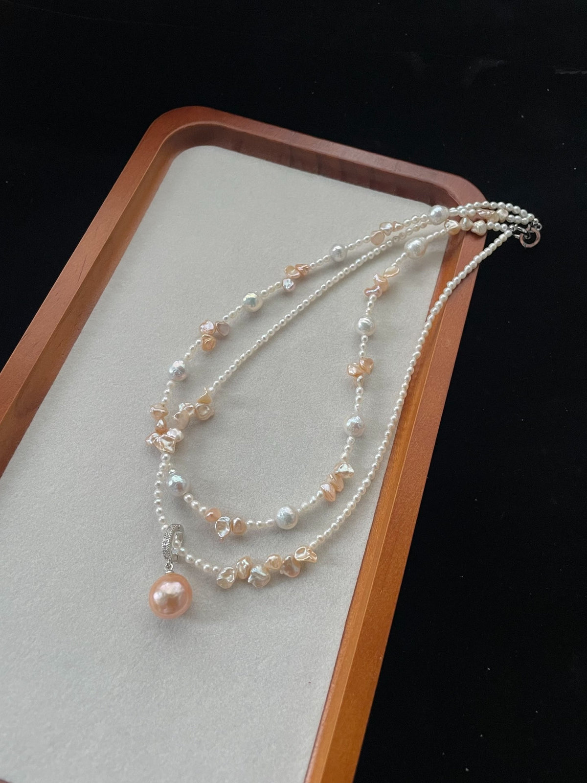 Parure collier et bracelet double rang en perles naturelles