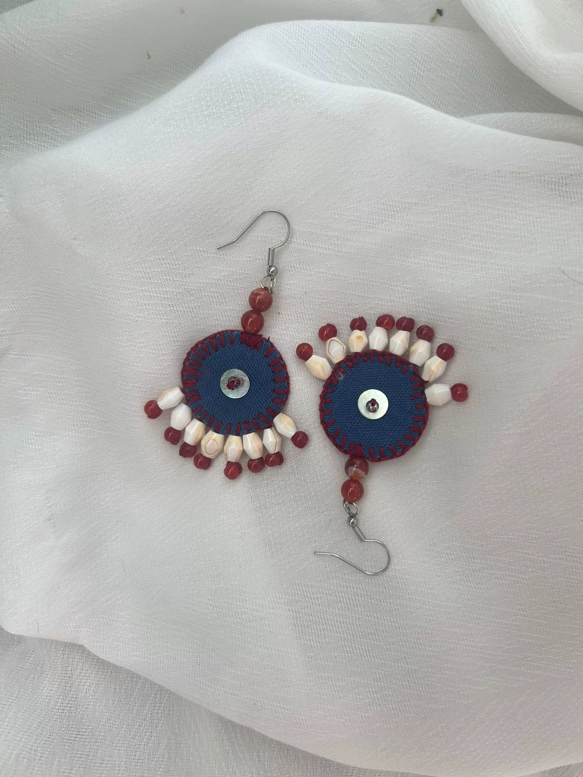 Orecchini bottoni in tessuto blu navy fatti a mano
