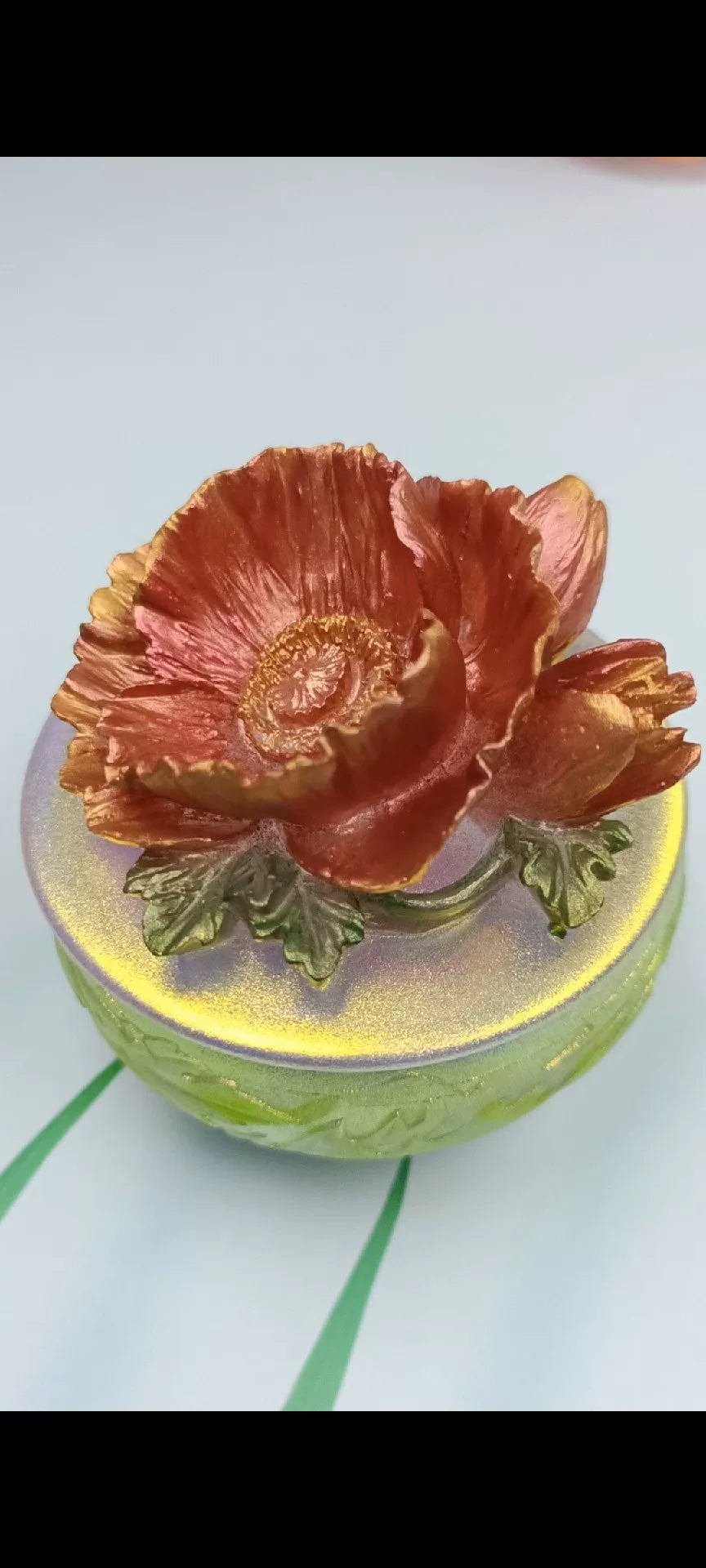 Petite boîte à bijoux en résine au coquelicot