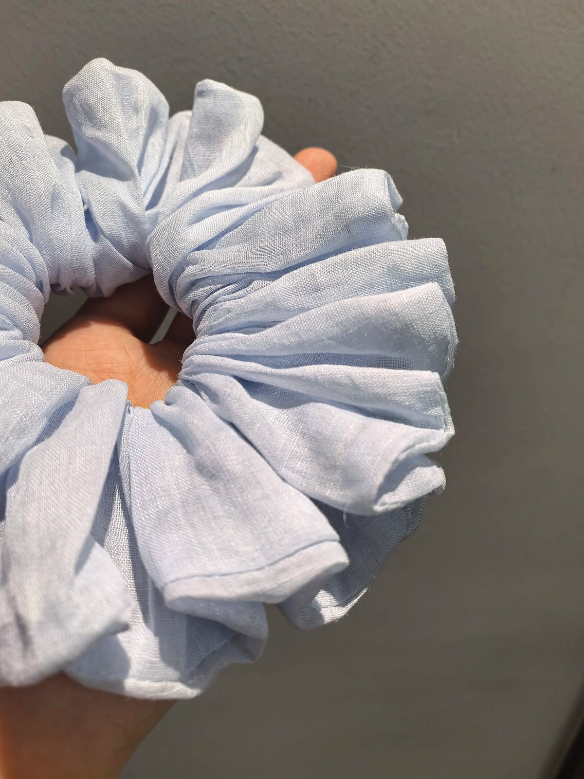 Hellblaues Ramie-Haarscrunchie