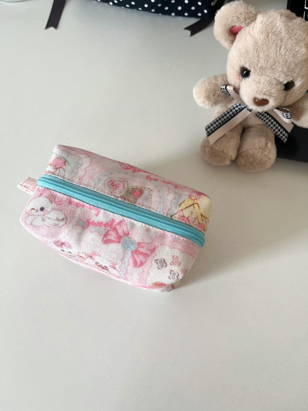 Handgemaakte opbergetas in vorm van toast met kattenprint