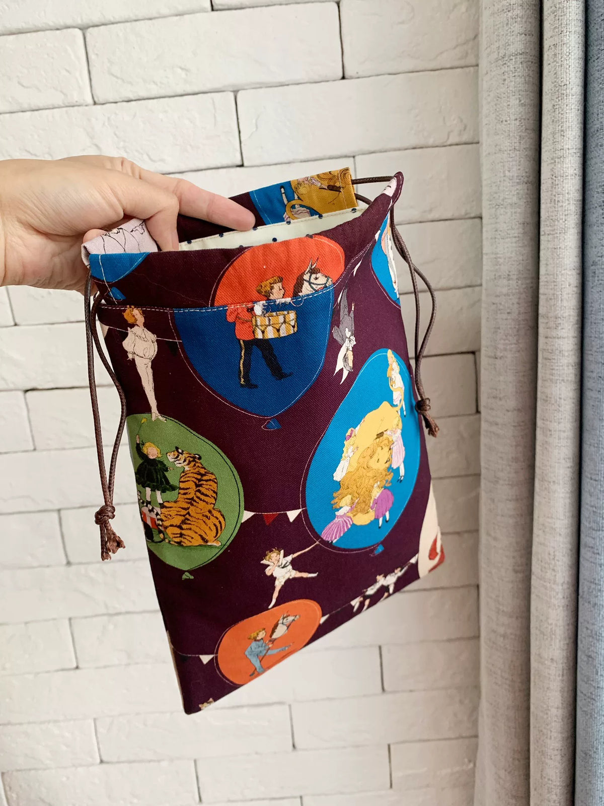 Oxford Drawstring Pouch with Balloon Print