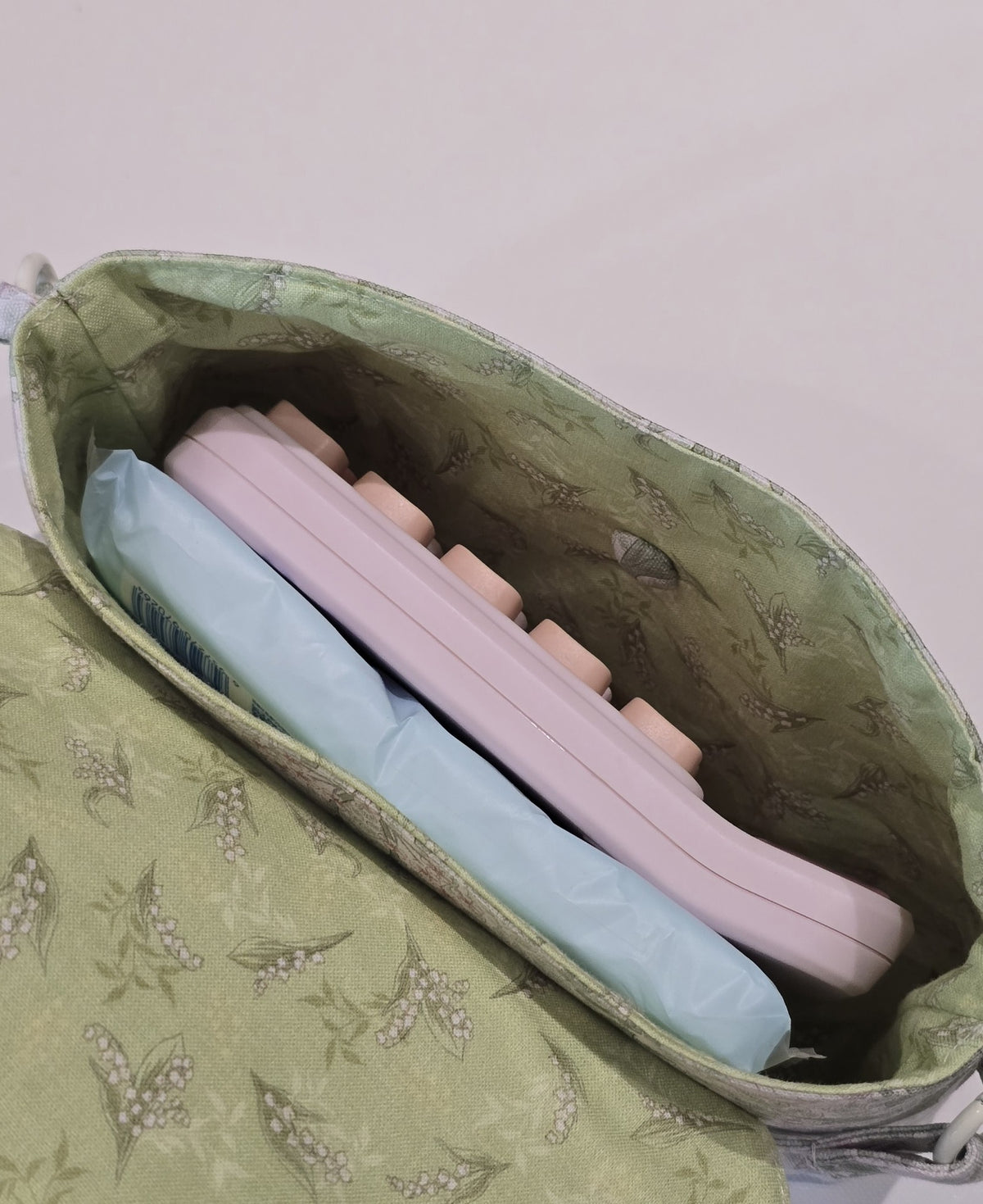 Morris Style Floral Handbag Phone Pouch