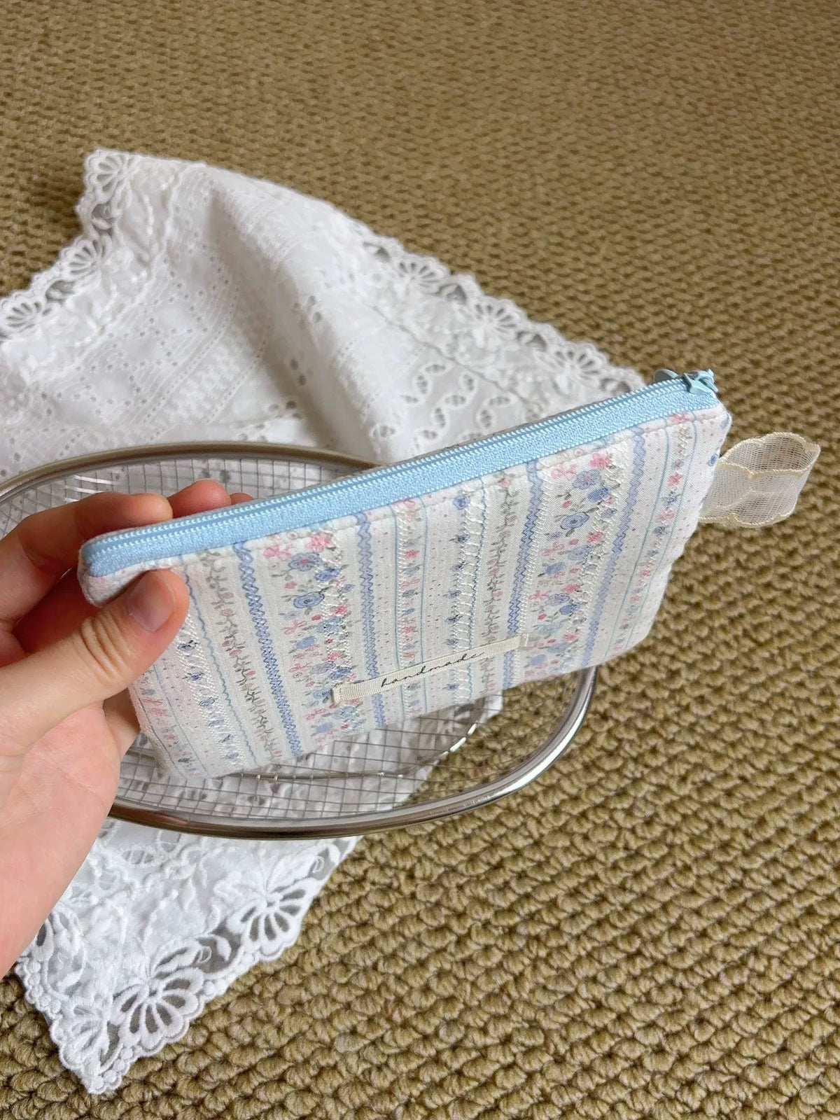 Astuccio in Jacquard Floreale Blu con Cerniera