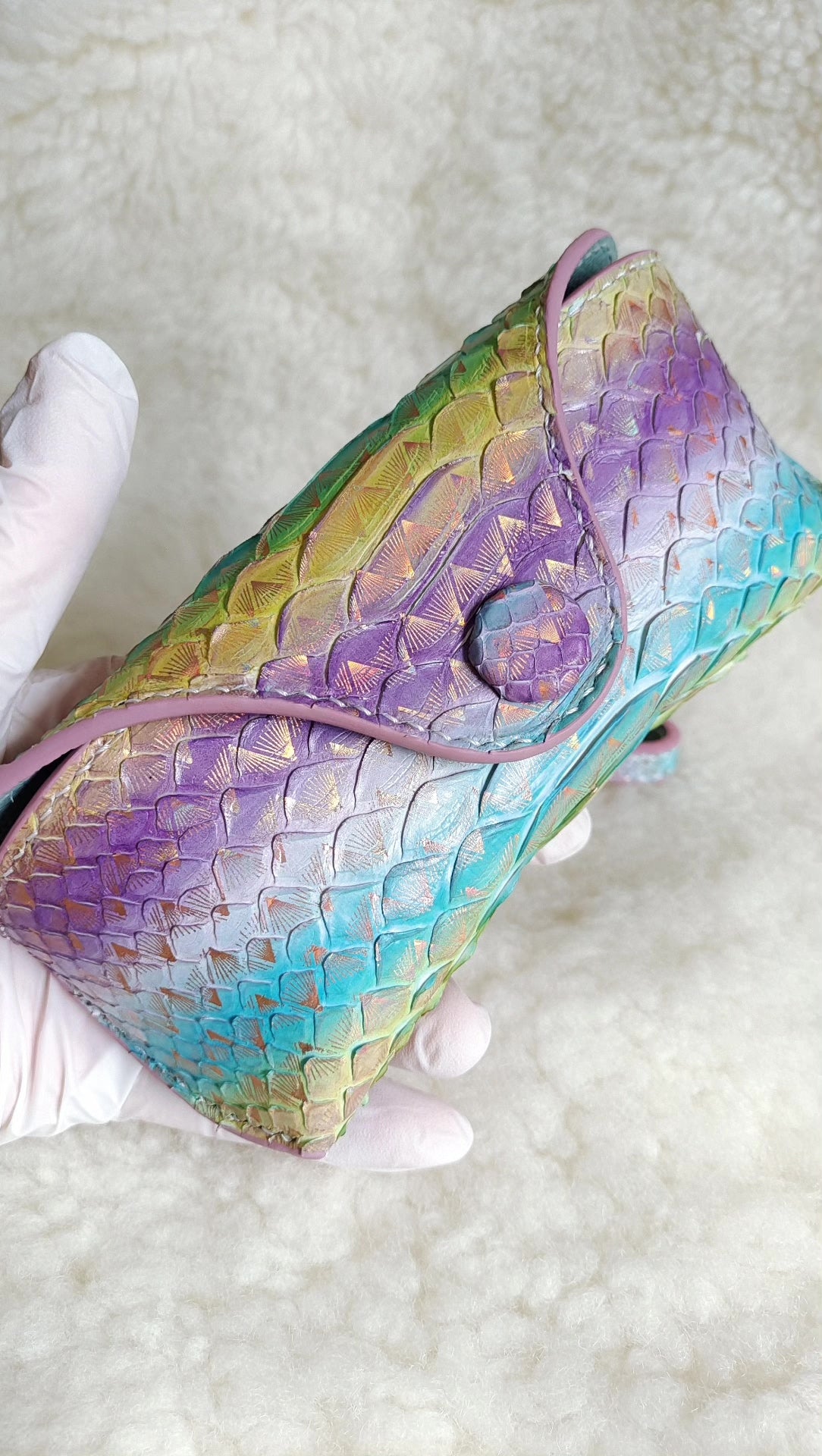 Astuccio per occhiali in pelle a scaglie di drago arcobaleno