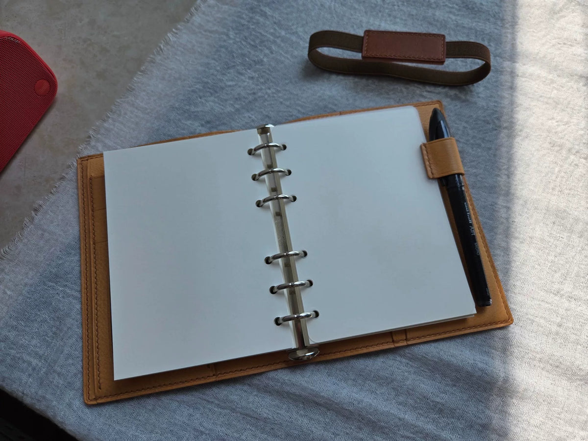 Copertina per agenda ad anelli A6 in pelle Mbox cognac