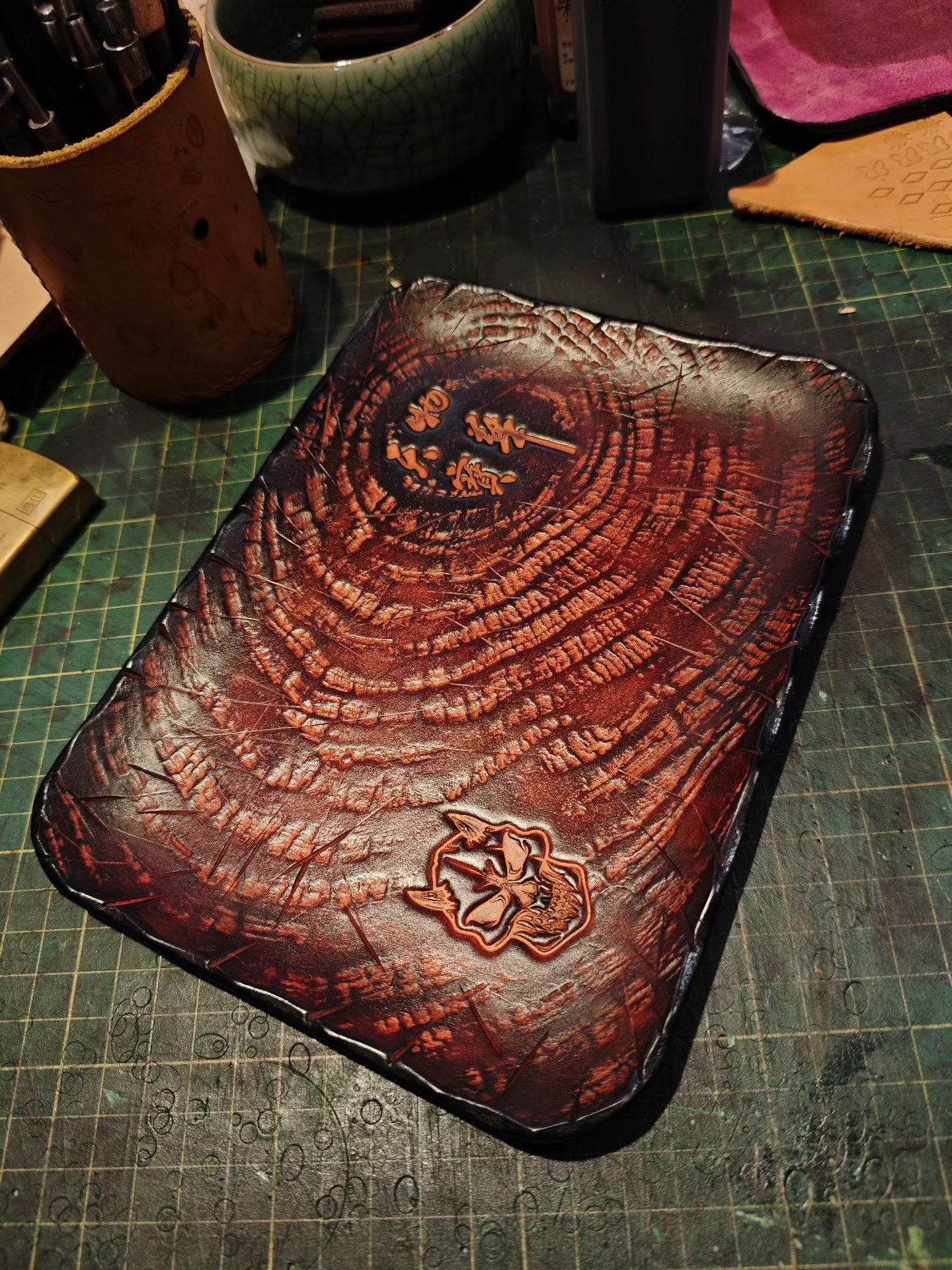 15cm Hand-Carved Cowhide Desktop Tray with Embossed Designs