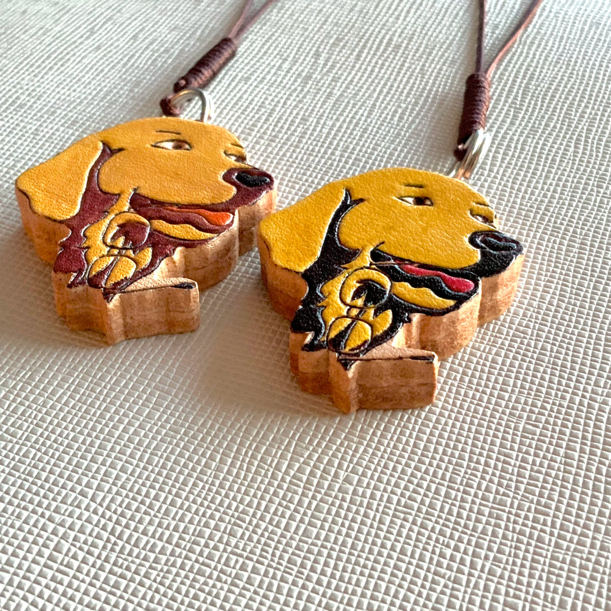 Portachiavi con Ciondolo Golden Retriever in Pelle Intagliata a Mano