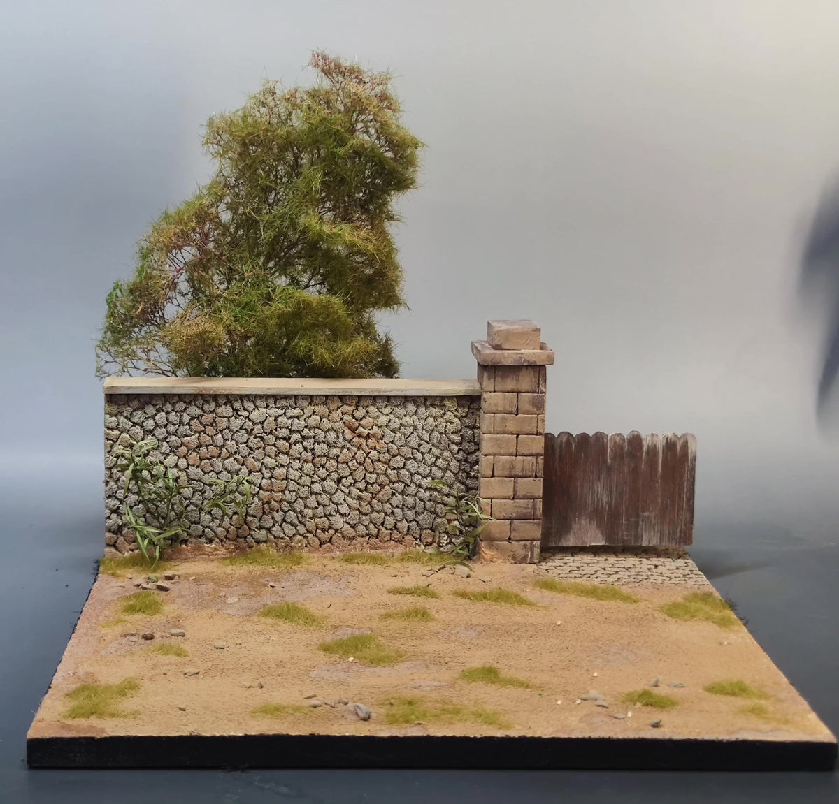 Base per Diorama in Miniatura con Muretto in Pietra