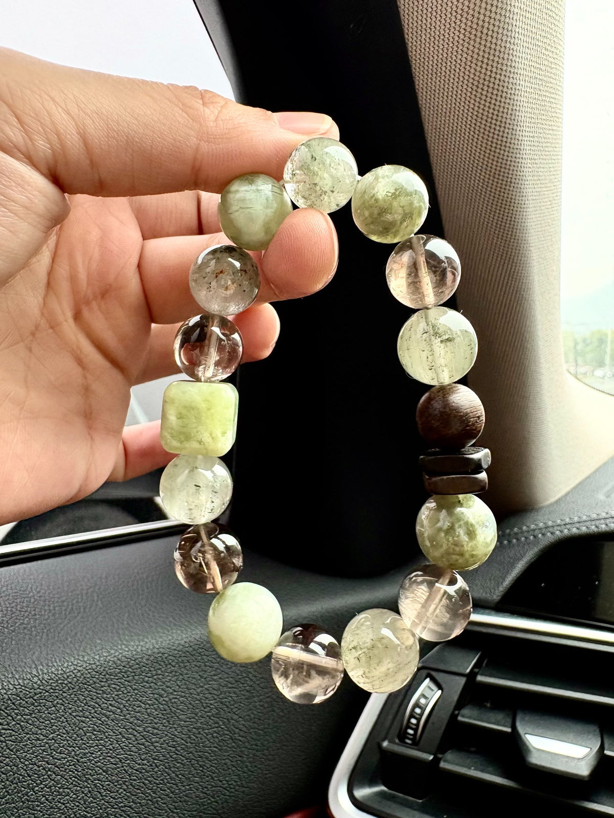 Pulseira Artesanal de Contas de Quartzo Verde com Pedras